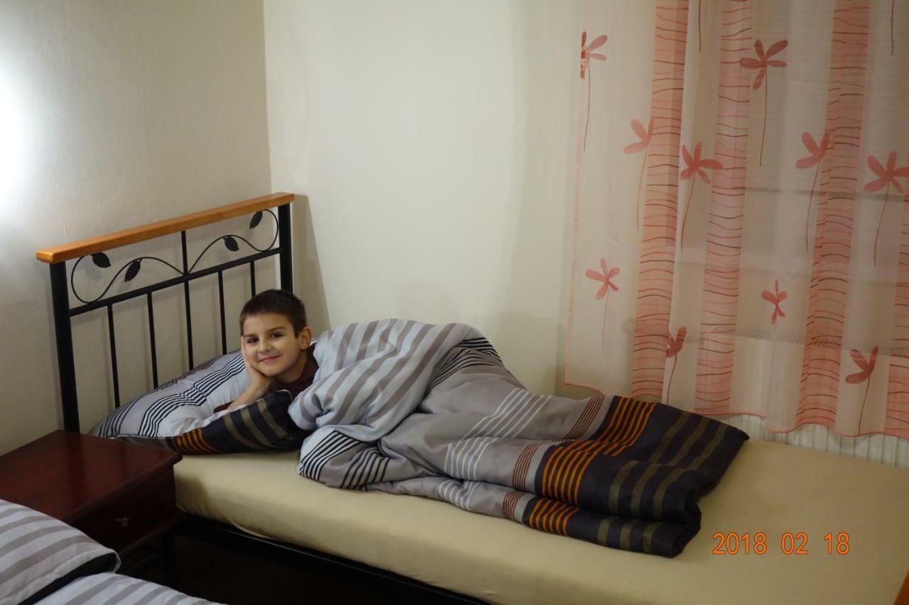 La Familia Apartment Sturovo Luaran gambar