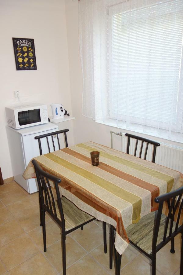 La Familia Apartment Sturovo Luaran gambar
