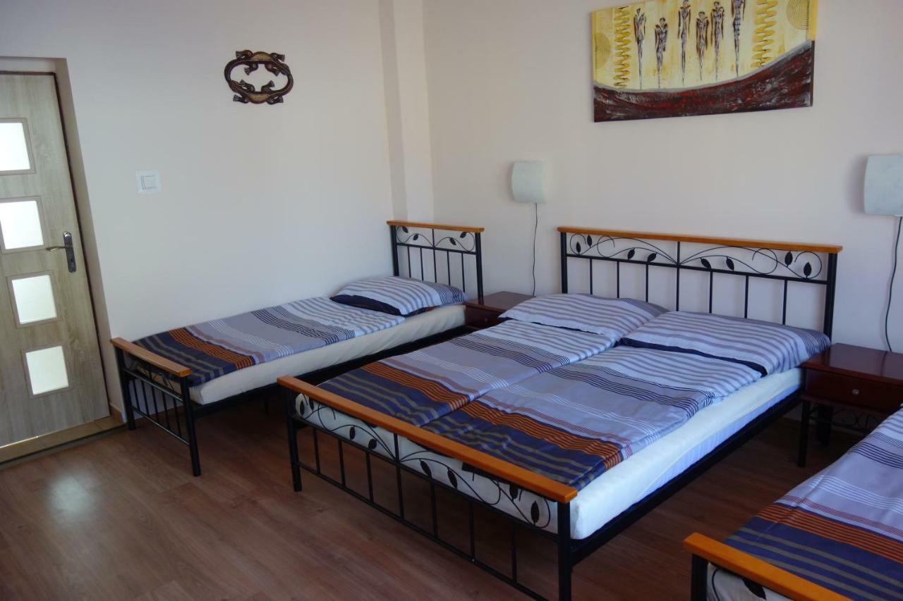 La Familia Apartment Sturovo Luaran gambar