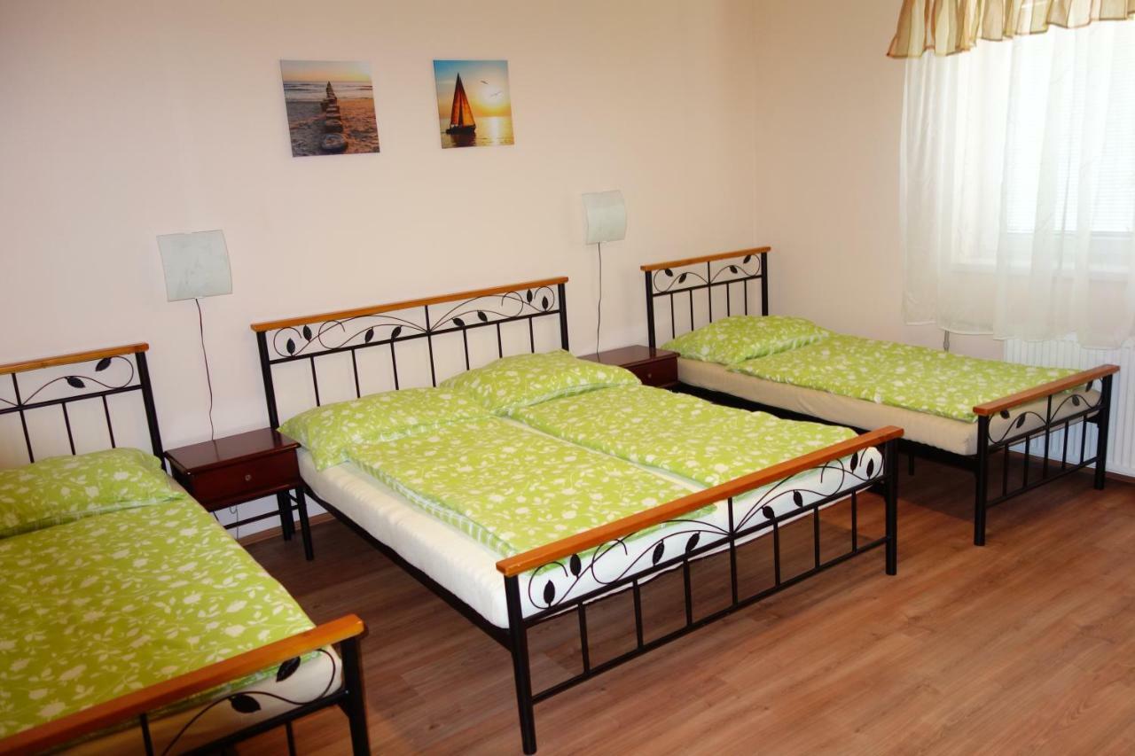 La Familia Apartment Sturovo Luaran gambar