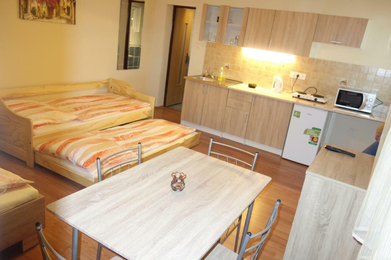La Familia Apartment Sturovo Luaran gambar