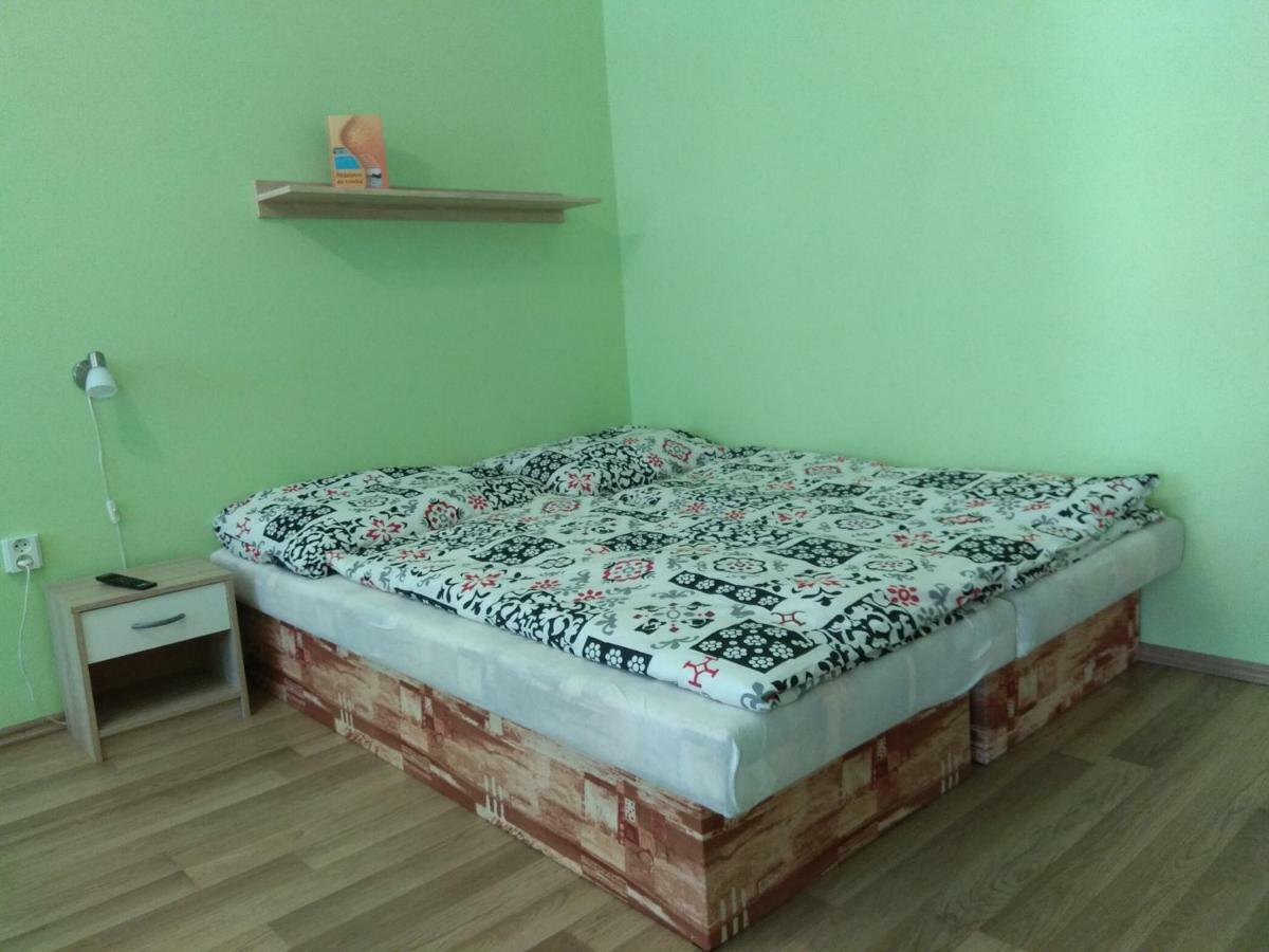 La Familia Apartment Sturovo Luaran gambar